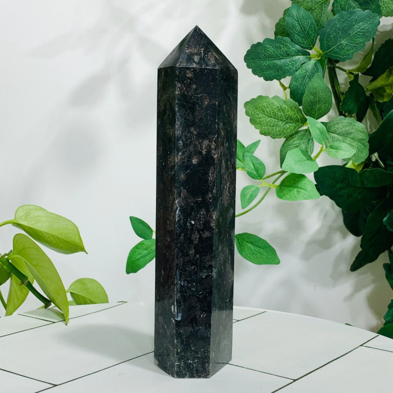 892g Natural Firework Stone Quartz Obelisk Crystal Wand Point Tower Healing
