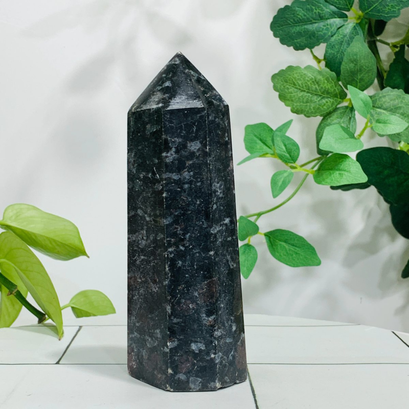 679g Natural Firework Stone Quartz Obelisk Crystal Wand Point Tower Healing