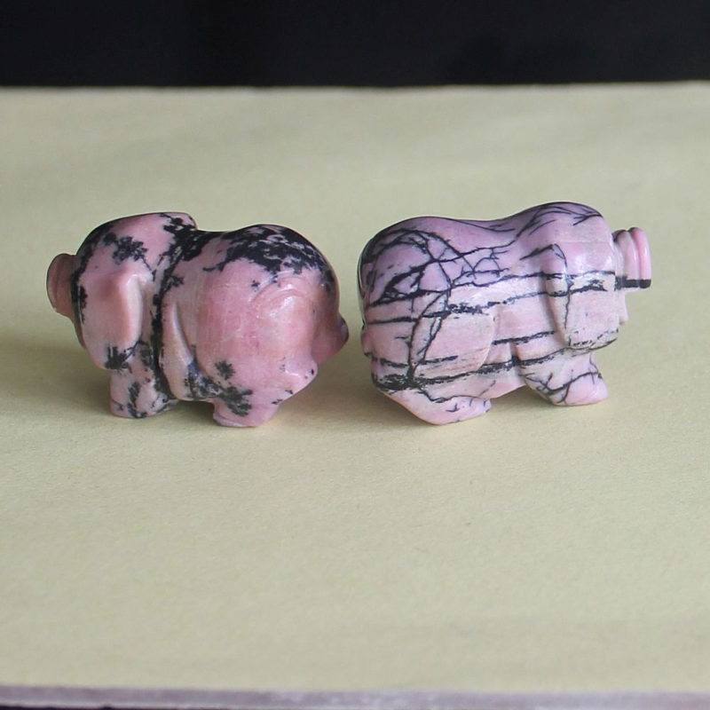 2pcs Mini carved gemstome crystal pig figurine animal carving pockets stone 30mm
