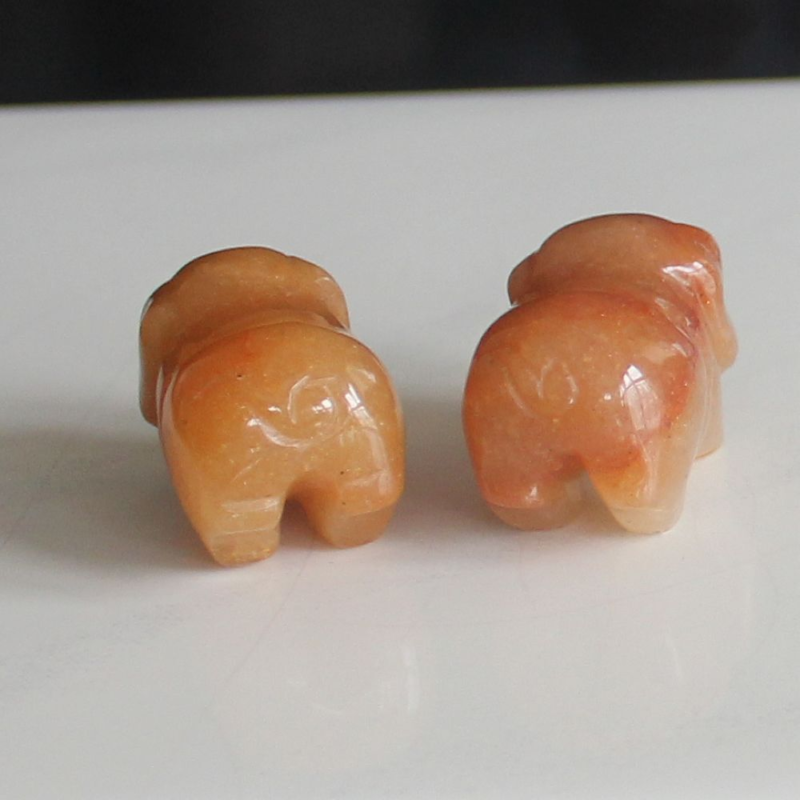 2pcs Mini carved gemstome crystal pig figurine animal carving pockets stone 30mm