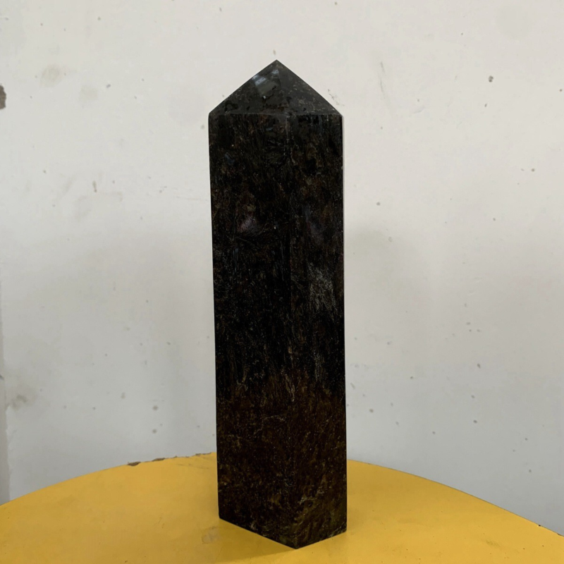 915g Natural Firework Stone Quartz Obelisk Crystal Wand Point Tower Healing