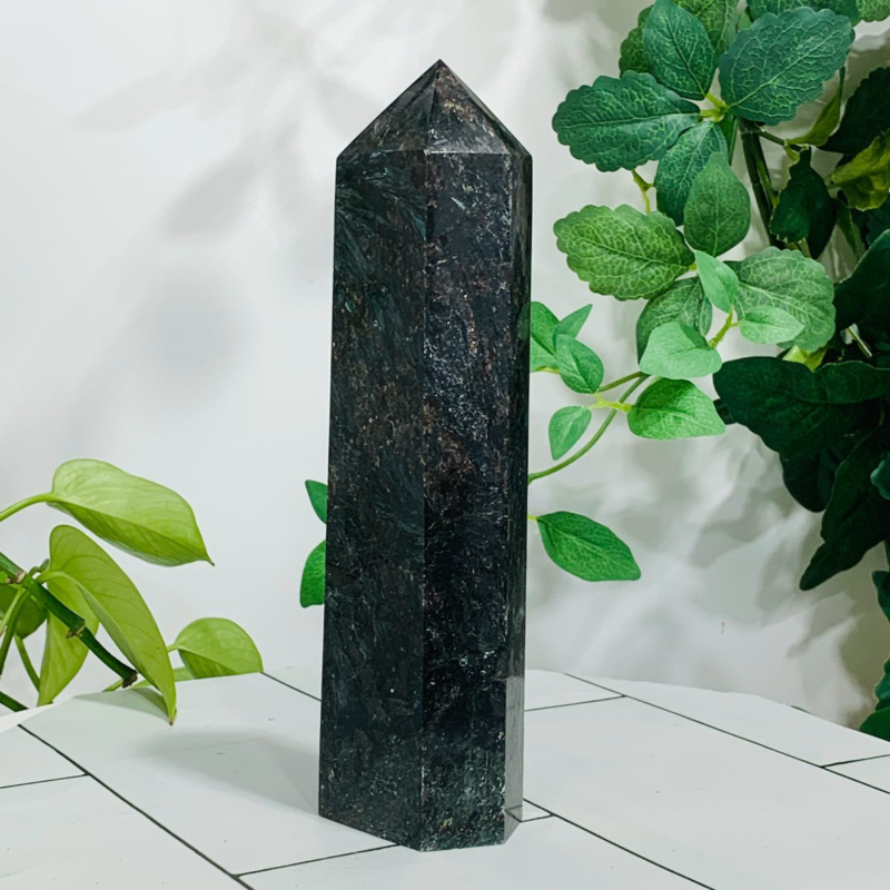 892g Natural Firework Stone Quartz Obelisk Crystal Wand Point Tower Healing