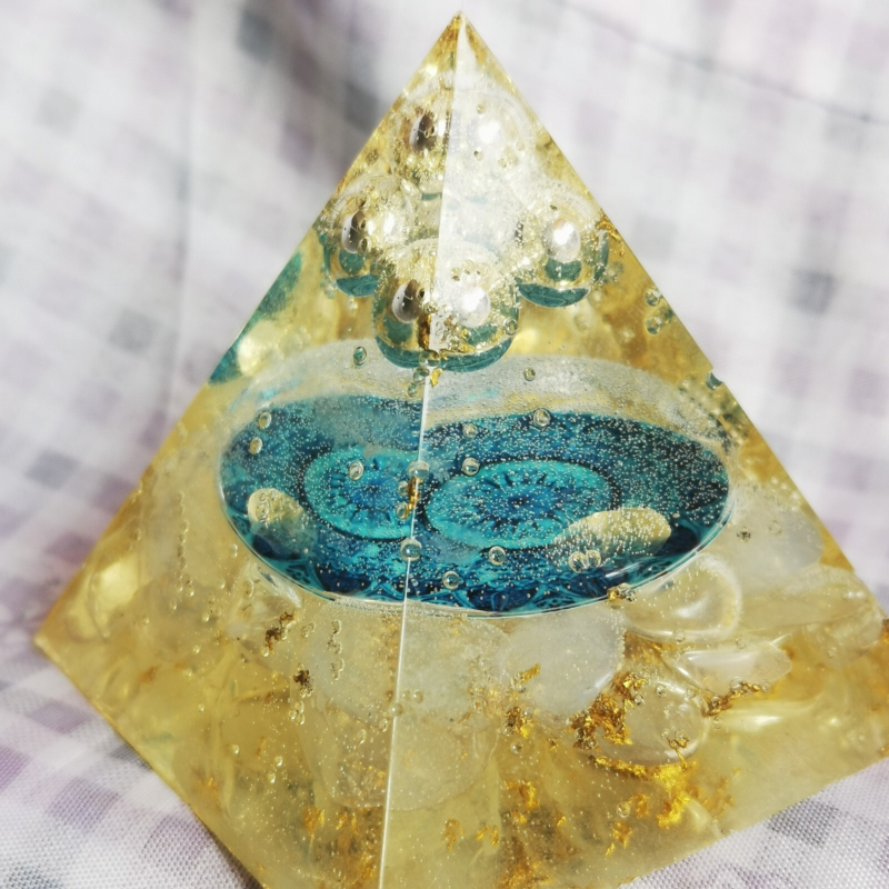 110G Crystal Energy Pyramid Meditation Healing