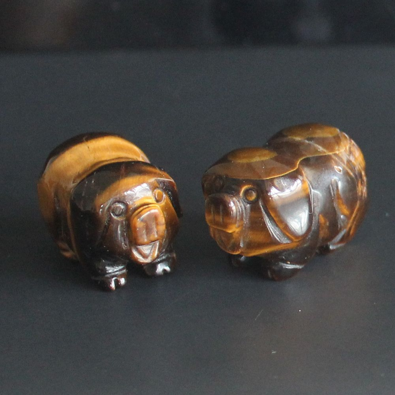 2pcs Mini carved gemstome crystal pig figurine animal carving pockets stone 30mm