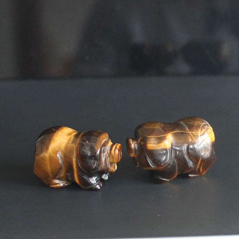 2pcs Mini carved gemstome crystal pig figurine animal carving pockets stone 30mm