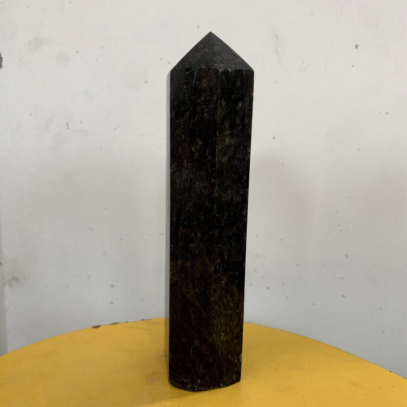 915g Natural Firework Stone Quartz Obelisk Crystal Wand Point Tower Healing