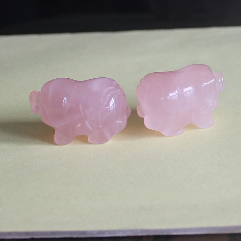 2pcs Mini carved gemstome crystal pig figurine animal carving pockets stone 30mm