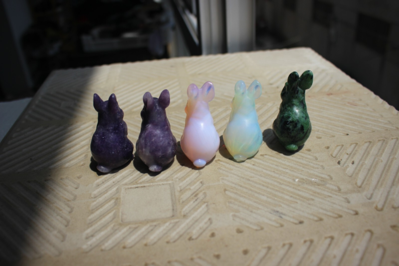 5pcs 6cm Natural many kinds of materials carved rabbit