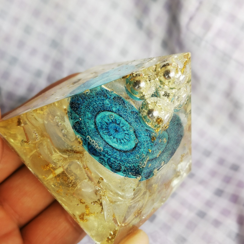 110G Crystal Energy Pyramid Meditation Healing