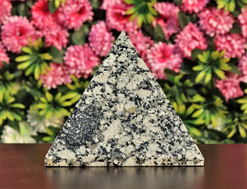 170 MM Natural Diorite Rock Stone Healing Power Chakra Reiki Aura Spirit Pyramid