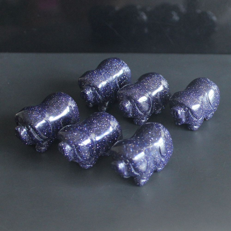 2pcs Mini carved gemstome crystal pig figurine animal carving pockets stone 30mm
