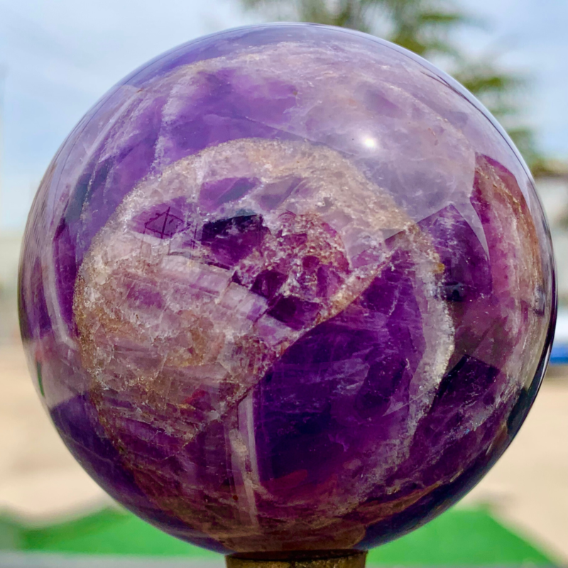 415G Natural beautiful Dream Amethyst Quartz Crystal Sphere Ball Healing