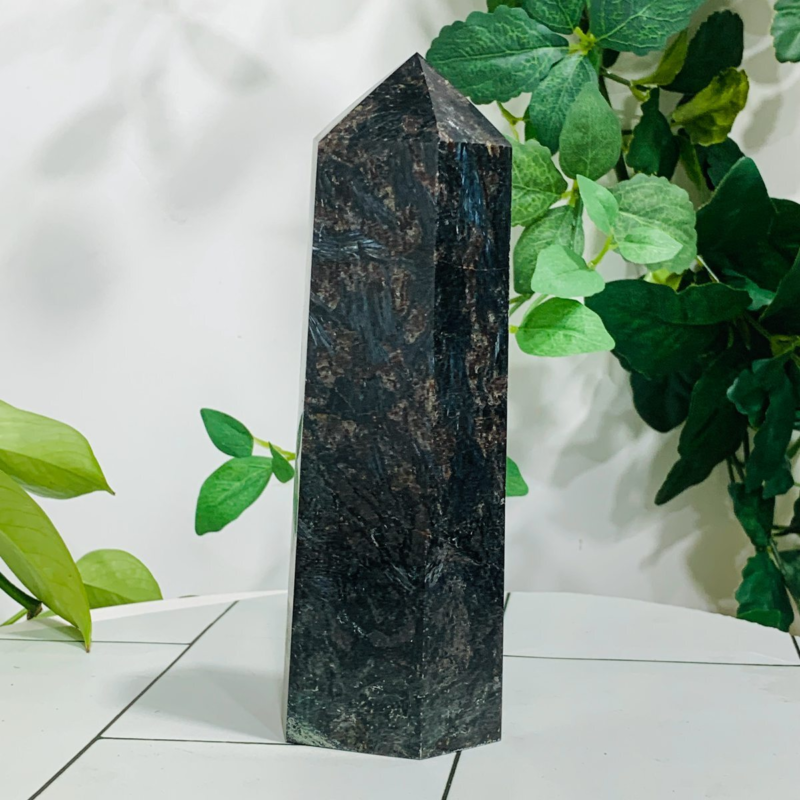 892g Natural Firework Stone Quartz Obelisk Crystal Wand Point Tower Healing