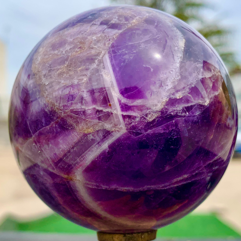 415G Natural beautiful Dream Amethyst Quartz Crystal Sphere Ball Healing