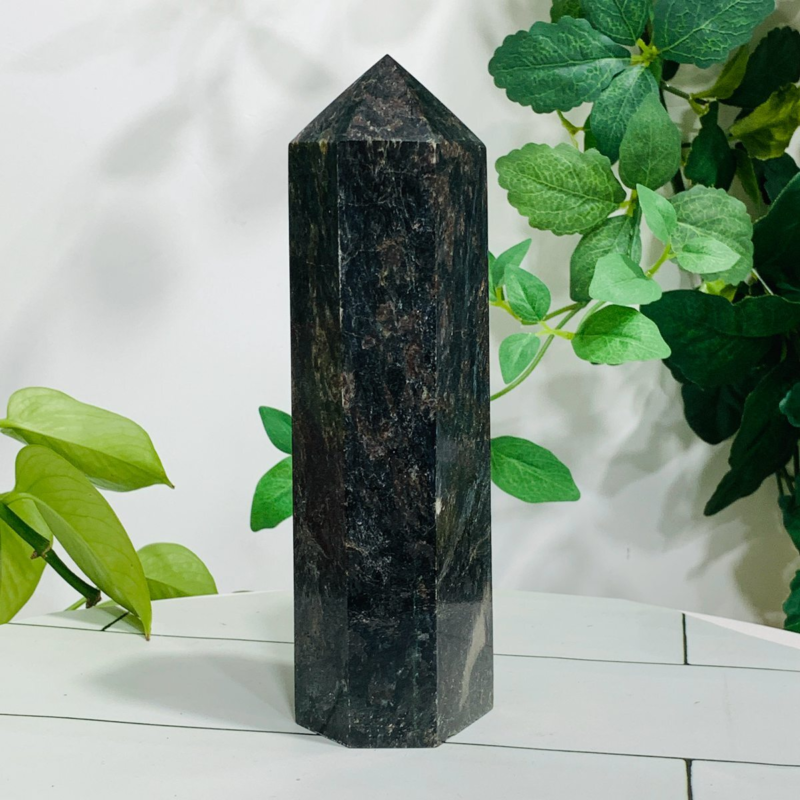892g Natural Firework Stone Quartz Obelisk Crystal Wand Point Tower Healing