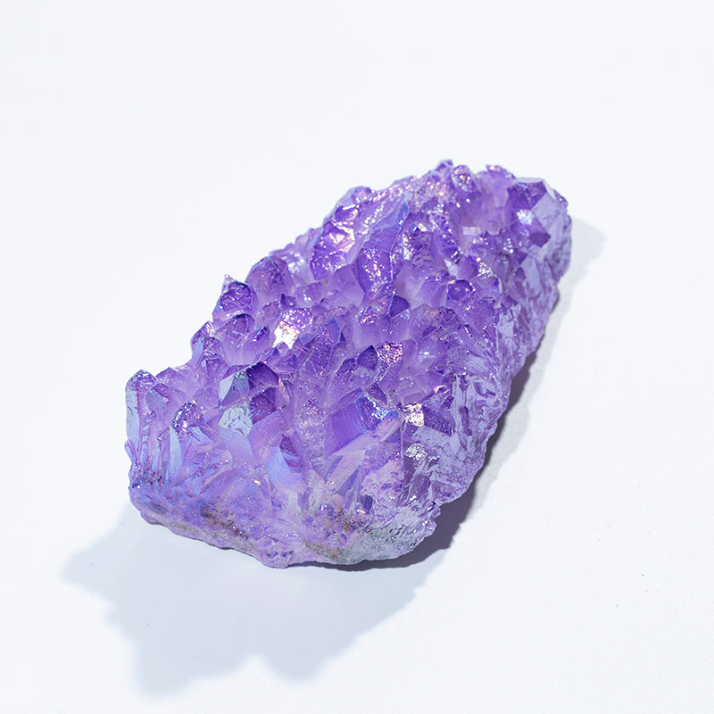 Clúster de cristal de cuarzo con aura de ángel púrpura