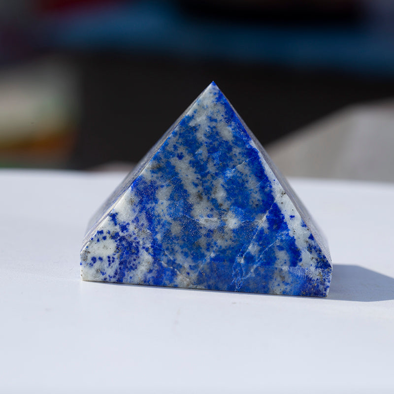 Pirámide de lapislázuli azul