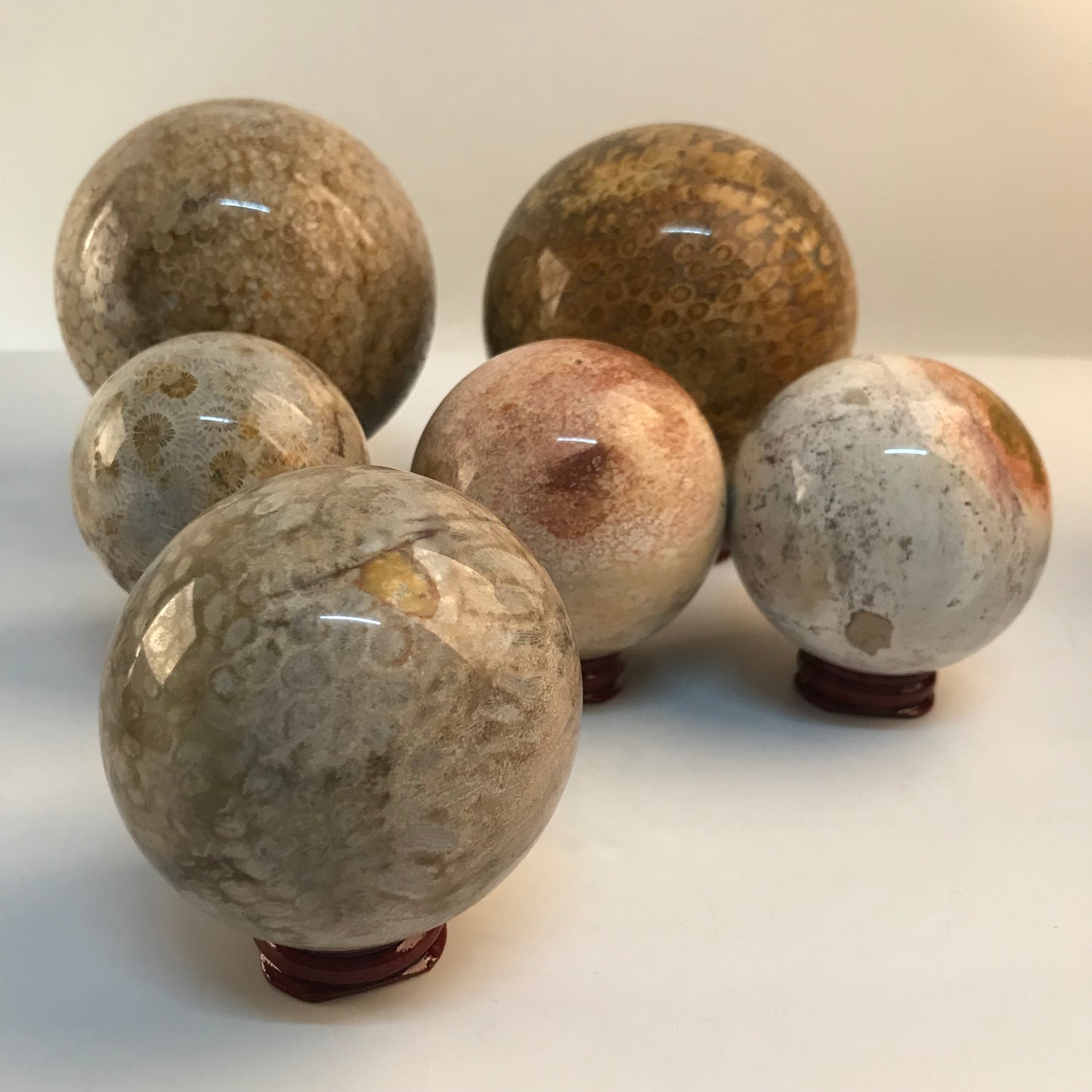 wholesale Natural Crystal Stone Sphere Polished Coral Jade Crystal Balls for decoration