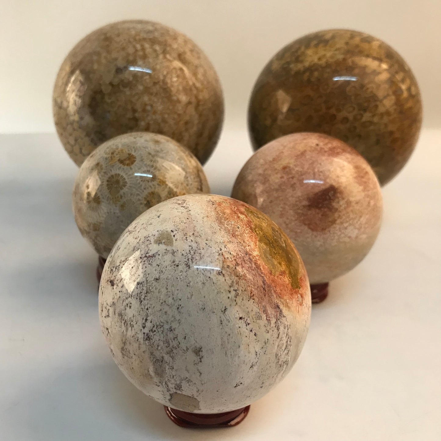 wholesale Natural Crystal Stone Sphere Polished Coral Jade Crystal Balls for decoration