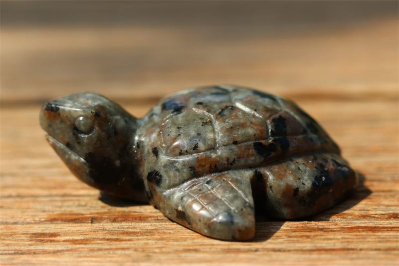 2&apos;&apos; Carved Natural Yooperlite sea Turtle Reiki Quartz Crystal Skull Healing 1pc