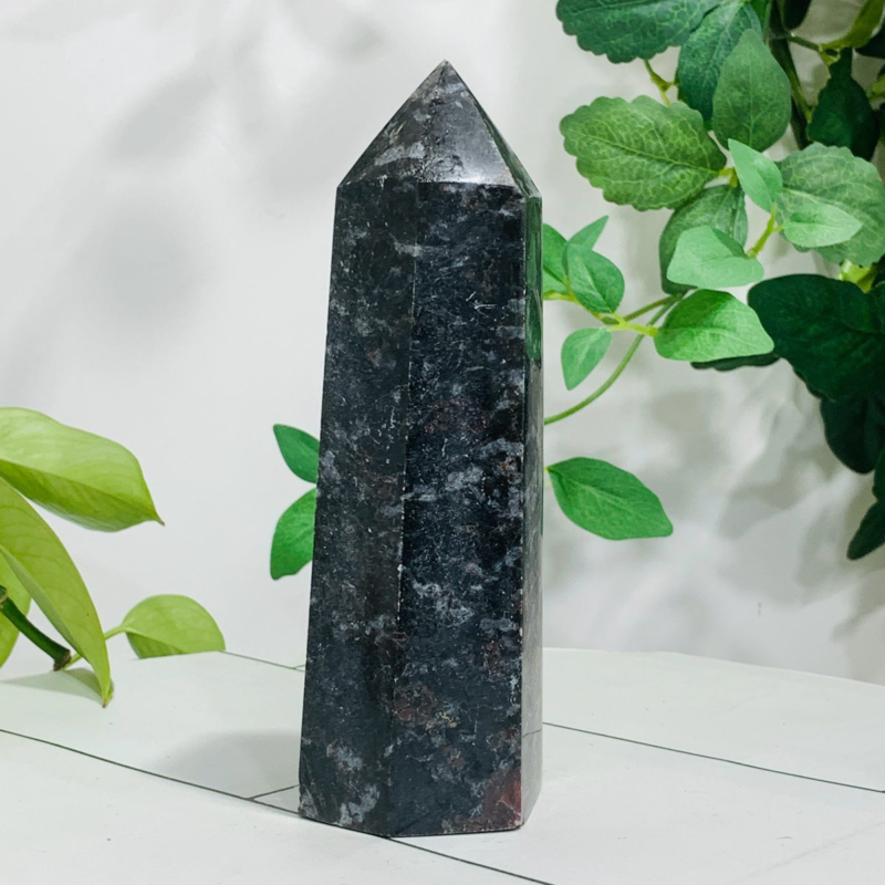 679g Natural Firework Stone Quartz Obelisk Crystal Wand Point Tower Healing