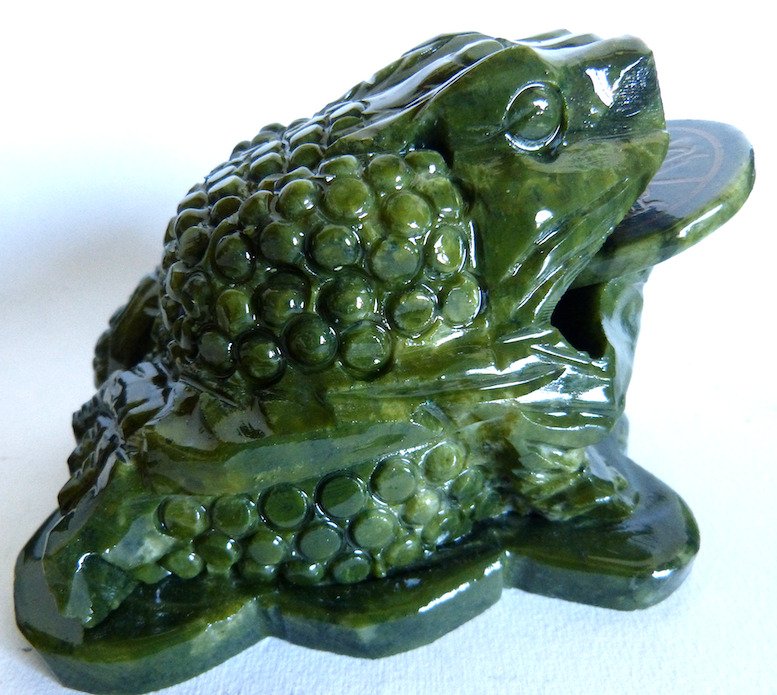 Nephrite lucky frog - 13 x 8.5 cm- 1.17 kg