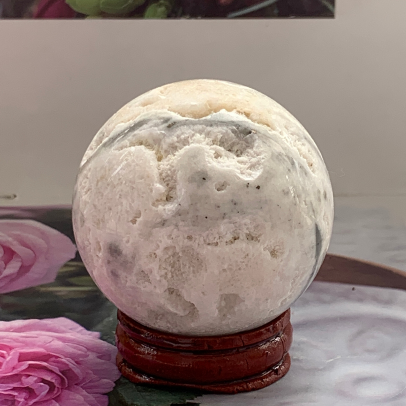 162g Natural white fluorite ball crystal quartz sphere reiki healing Gem