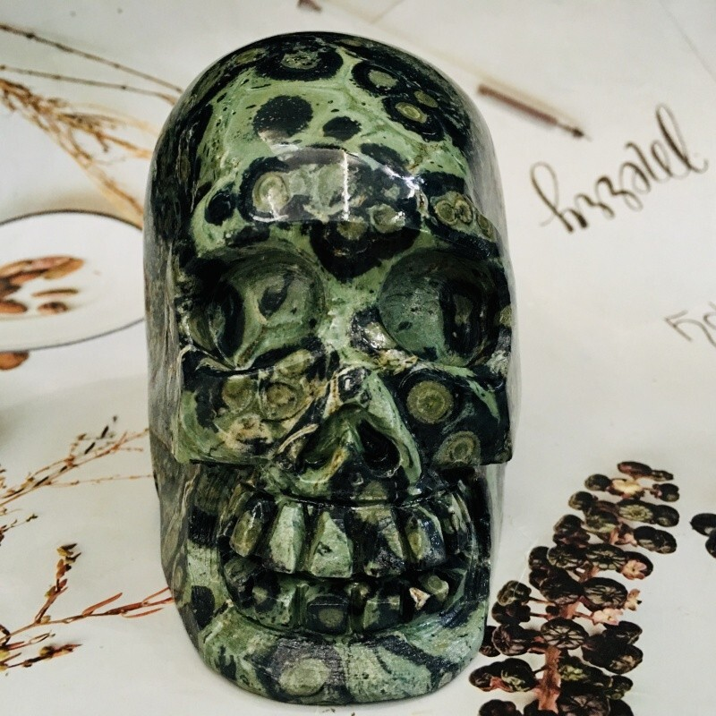 1.72kg kambaba stone skull home Decorative products crystal