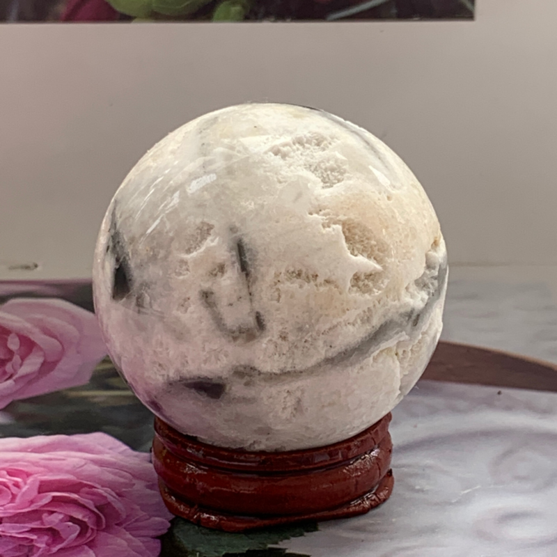 162g Natural white fluorite ball crystal quartz sphere reiki healing Gem