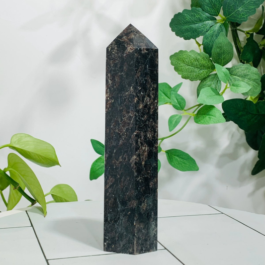850g Natural Firework Stone Quartz Obelisk Crystal Wand Point Tower Healing