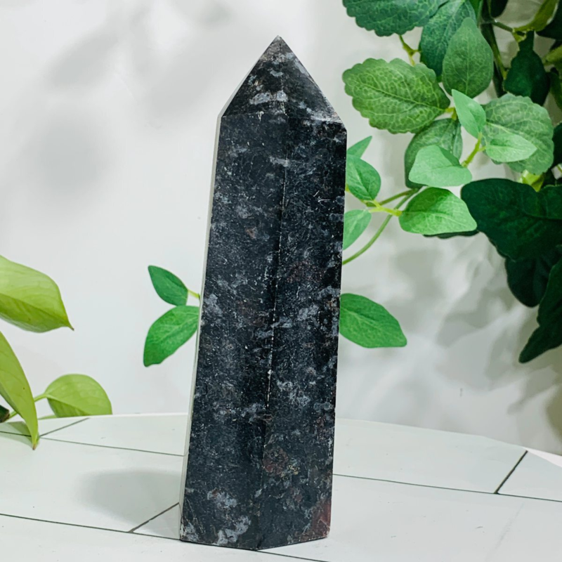 679g Natural Firework Stone Quartz Obelisk Crystal Wand Point Tower Healing