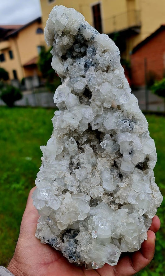 Super quality pointed apophyllite with white chalcedony Crystals on matrix - Height: 24 cm - Width: 12 cm- 2200 g - (1)