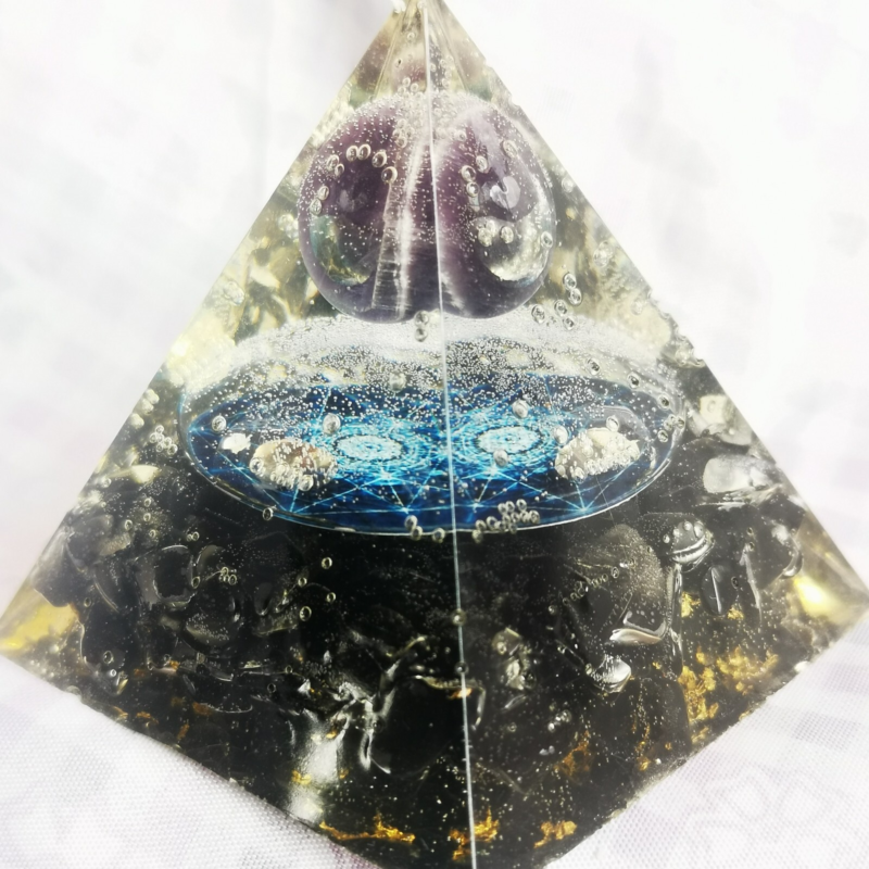 110G Crystal Energy Pyramid Meditation Healing