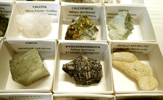 Mineral Collection - Height: 19 cm - Width: 19 cm- 950 g - (48)