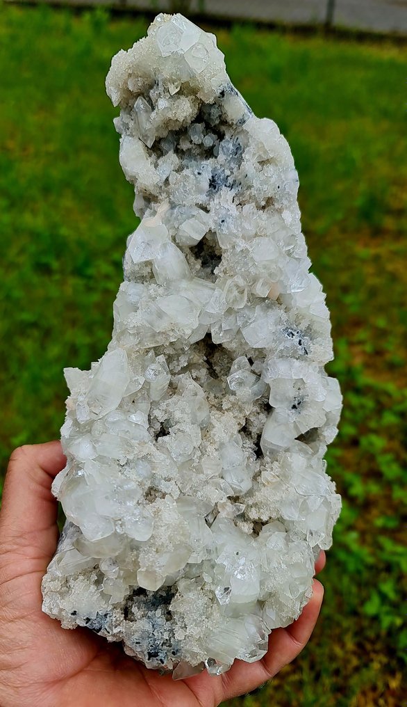 Super quality pointed apophyllite with white chalcedony Crystals on matrix - Height: 24 cm - Width: 12 cm- 2200 g - (1)