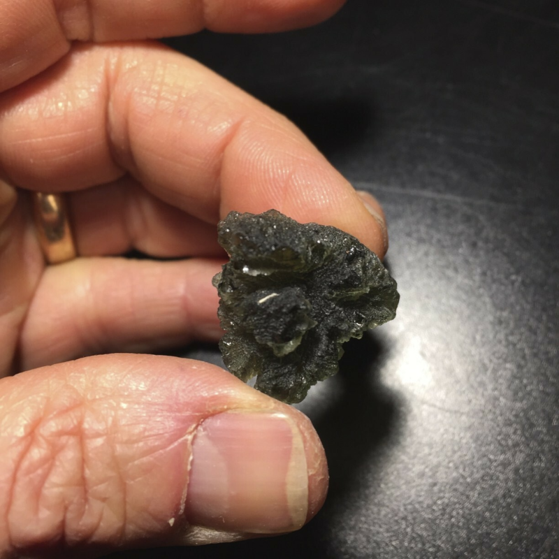 Moldavite (rough) &apos;floating pyramid&apos; (6.5gr) healing crystal