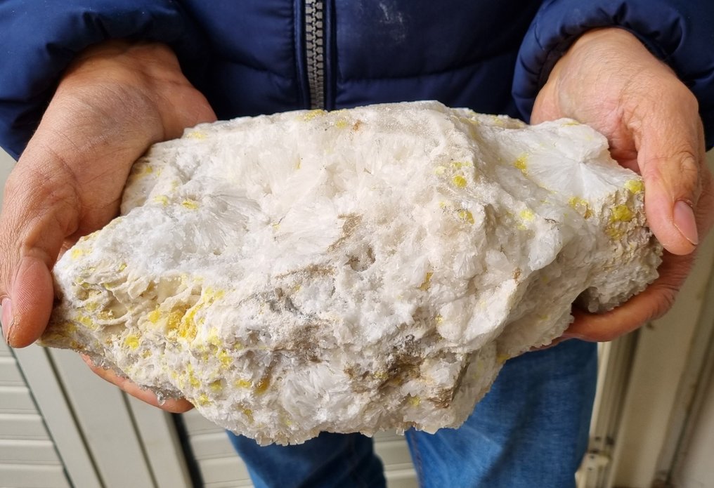 Celestine Crystals on matrix - Height: 25 cm - Width: 17 cm- 7 kg - (1)