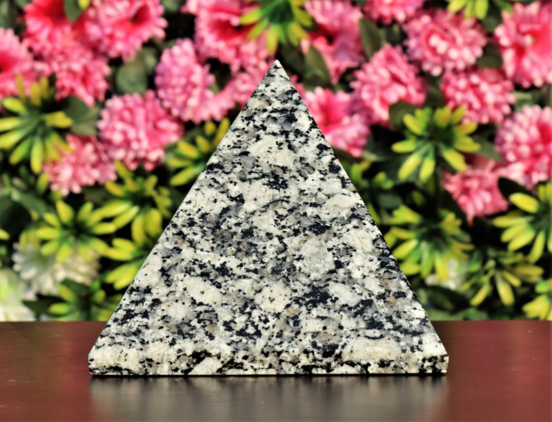 170 MM Natural Diorite Rock Stone Healing Power Chakra Reiki Aura Spirit Pyramid