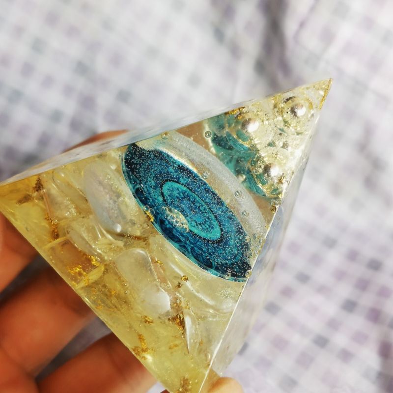 110G Crystal Energy Pyramid Meditation Healing