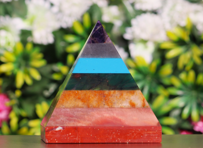 14CM Natural Seven Chakra Aura Healing Power Reiki Spirit Energy Stone Pyramid