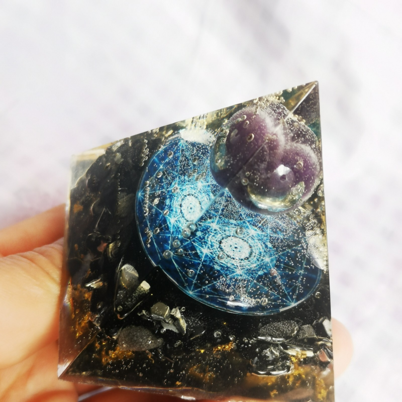 110G Crystal Energy Pyramid Meditation Healing