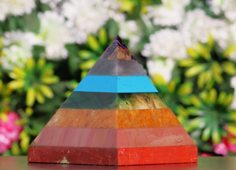 14CM Natural Seven Chakra Aura Healing Power Reiki Spirit Energy Stone Pyramid