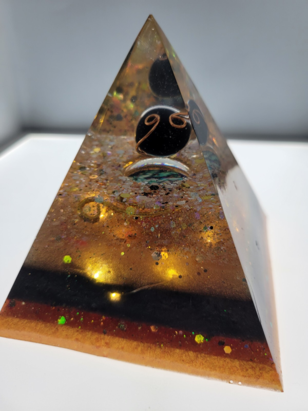 Pyramid collection medium Onyx And Copper Glows & Lights Up