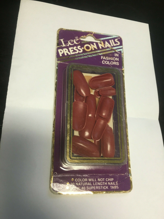 Lee Press on Nails In Fashion Colors Sequoia