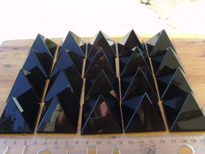 50-60g 1pcs NATURAL Obsidian Quartz Crystal Pyramid Healing