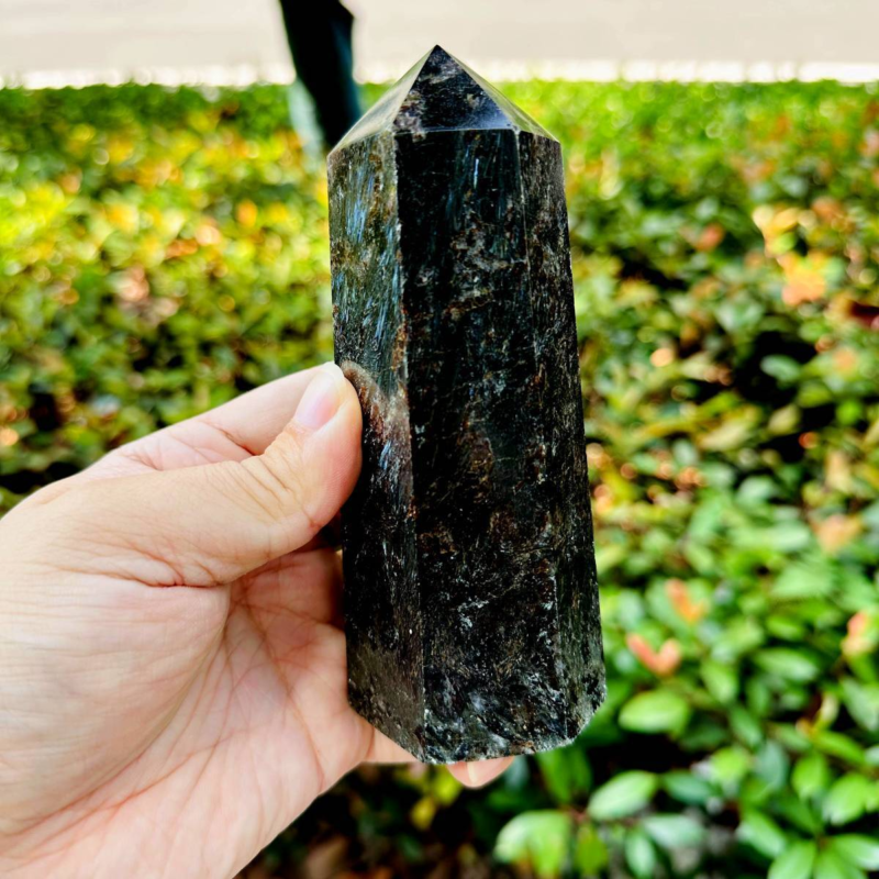 685g Natural Firework Stone Quartz Obelisk Crystal Wand Point Tower Healing