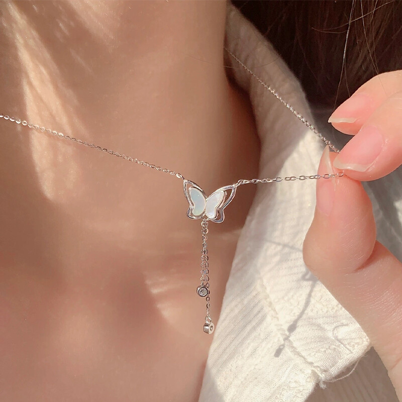 New Shiny Butterfly Necklace Ladies Exquisite Clavicle Chain Necklace Jewelry Bh