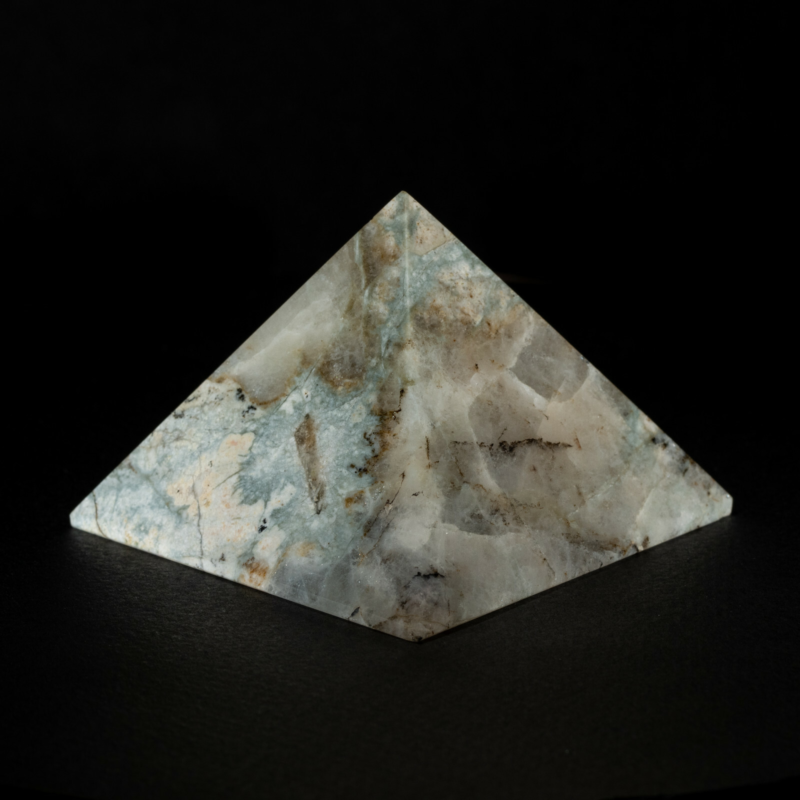 45mm Fluorescent Hackmanite in Natrolite pyramid from Lovozero massif, Kola