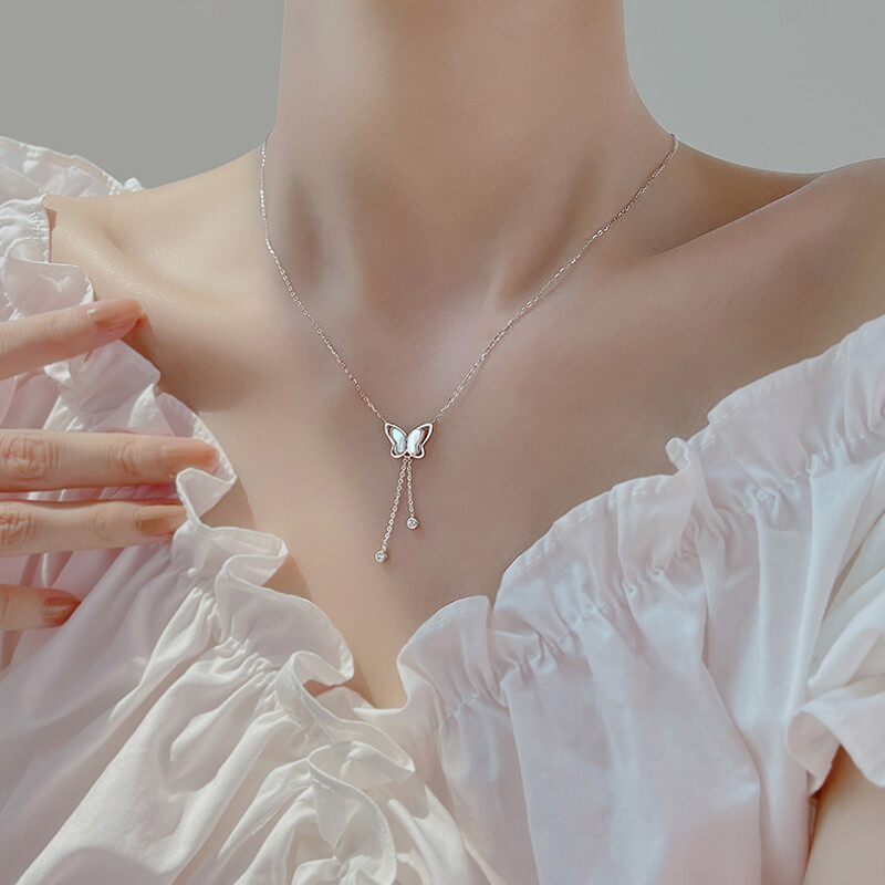 New Shiny Butterfly Necklace Ladies Exquisite Clavicle Chain Necklace Jewelry Bh