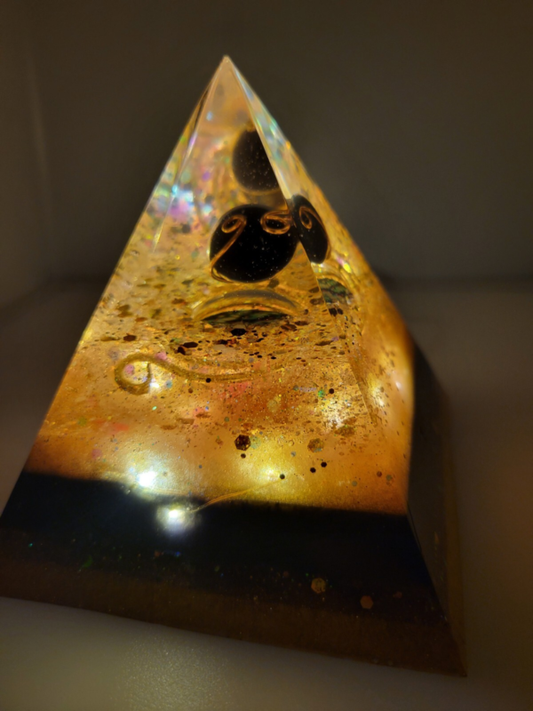 Pyramid collection medium Onyx And Copper Glows & Lights Up